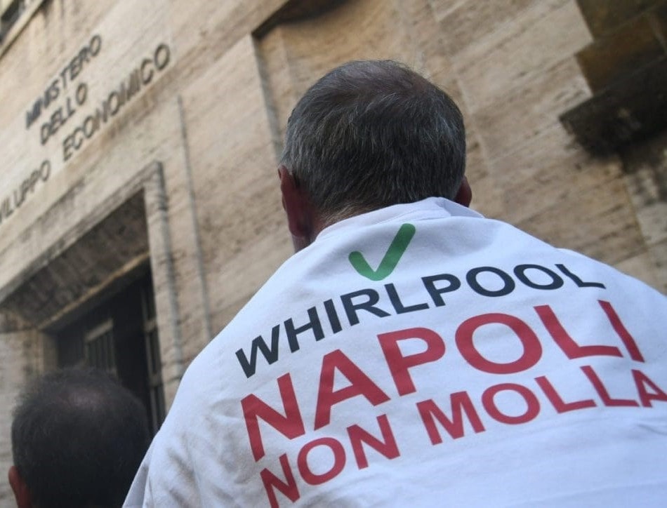 Whirlpool, l’azienda: “Dl crisi imprese non basta per lo stabilimento di Napoli”