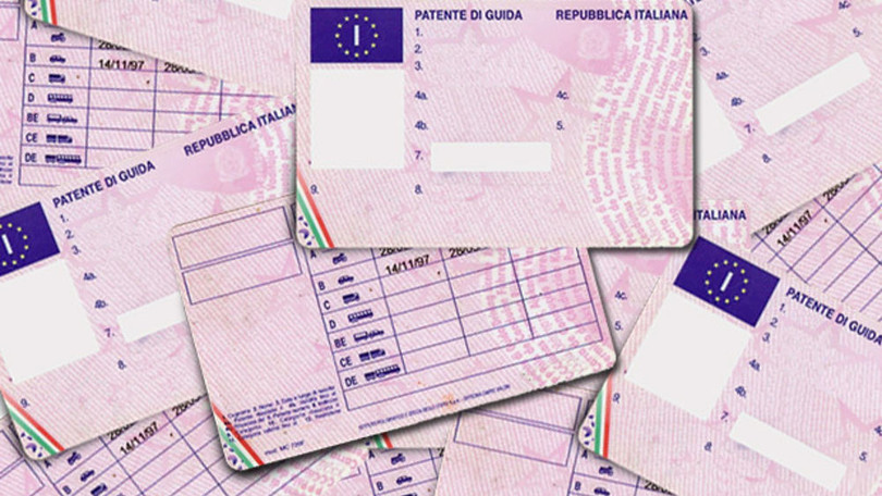Patenti false a 3mila euro: 12 misure cautelari tra Napoli e Caserta