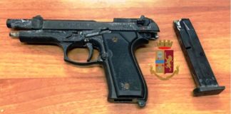Napoli, San Giovanni e Barra: Bloccato 38enne con pistola e caricatore inserito