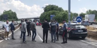 Agguato a Scampia: 50enne affiancato e ucciso in auto