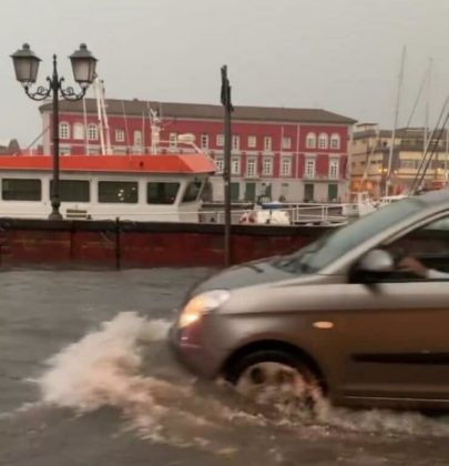 Allerta meteo a Napoli: la bomba d'acqua ha paralizzato la città [VIDEO]