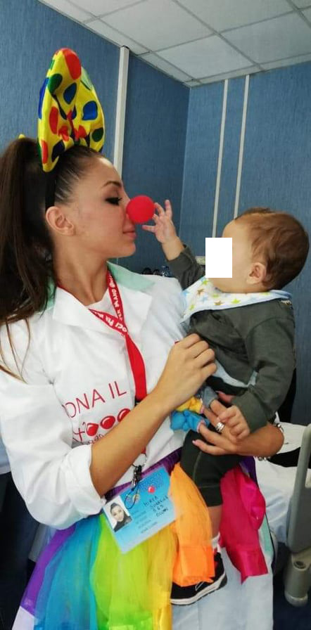 La miss italiana Mirea Sorrentino che dona un sorriso ai bimbi vola in Venezuela per la finale mondiale