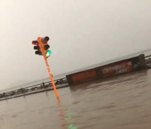 Allerta meteo a Napoli: la bomba d'acqua ha paralizzato la città [VIDEO]