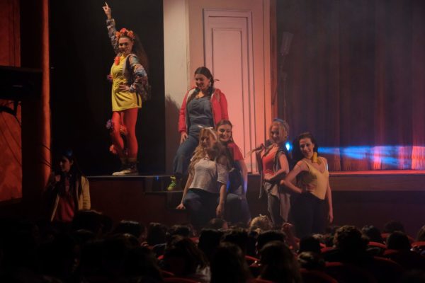 Al Teatro Totò la scuola fa tombola