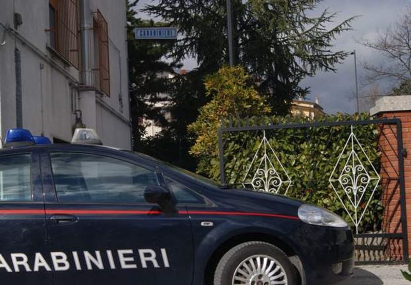 Nusco, minaccia di morte la moglie e oltraggia Carabinieri: arrestato un 40enne