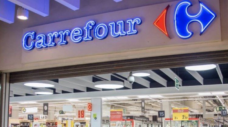 Carrefour, 52 dipendenti licenziati: la comunicazione arriva su Whatsapp