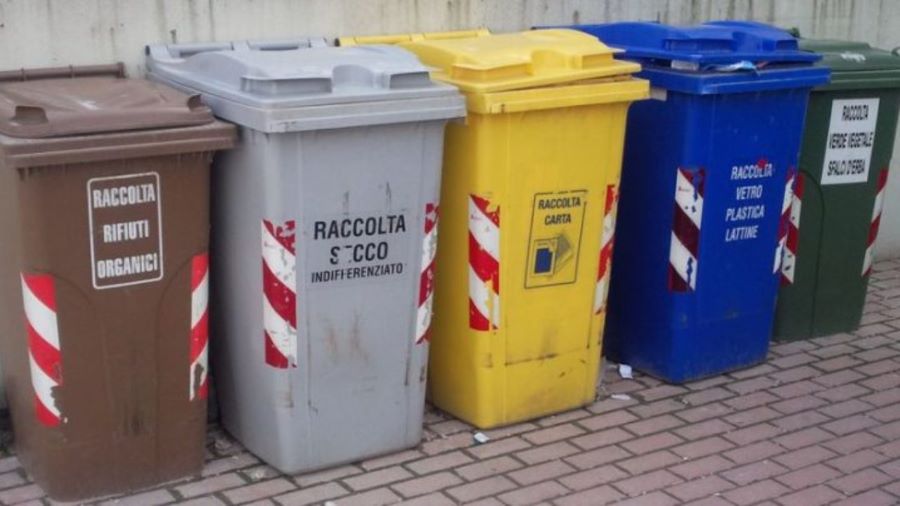 De Magistris: “Raccolta dei rifiuti è in netto calo. Differenziata assente in molti Comuni”