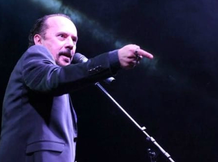 Folla delle grandi occasioni al Teatro Troisi per l'inizio stagione con Maurizio Casagrande