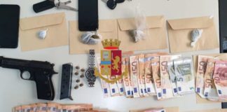 Vomero, giravano con pistola, droga e migliaia di euro sugli scooter: cinque arresti