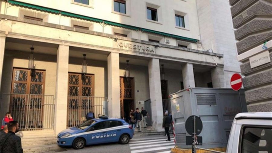 Trieste, poliziotti uccisi in Questura: il killer è sorvegliato a vista in ospedale