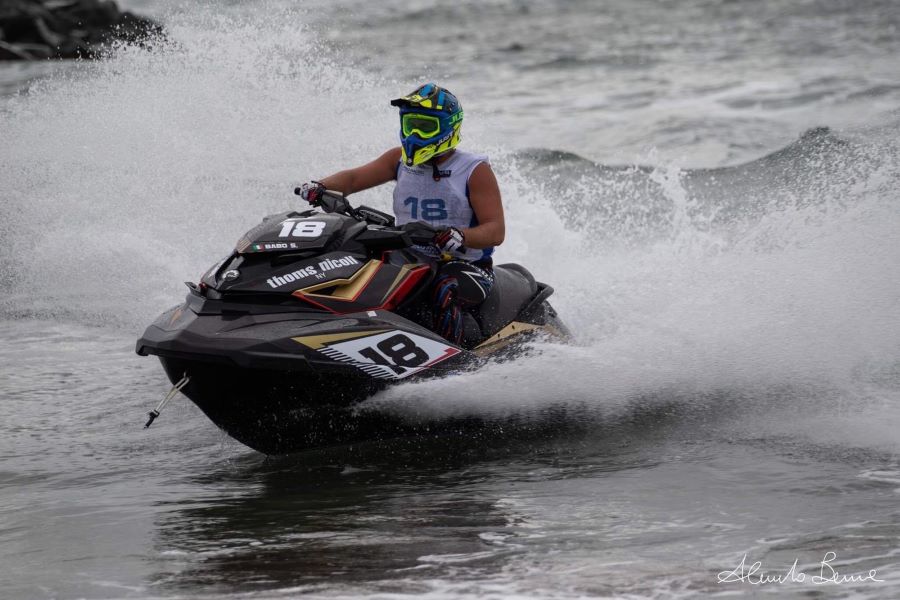 Aquabike: festa a Miliscola per i successi del team Fly Motor Show Thoms Nicoll