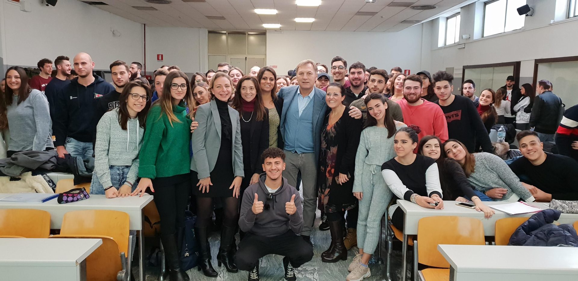 300 studenti della Parthenope a lezione da Franco Porzio
