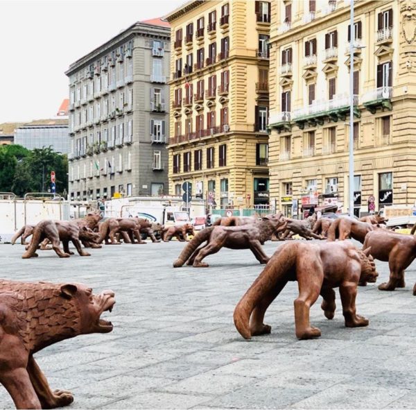 Eventi a Napoli 16-17 novembre: i lupi di Liu Ruowang in piazza Municipio