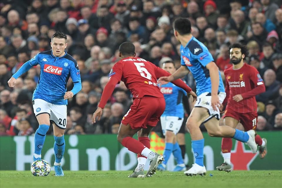 Il Calcio Napoli lotta, combatte e pareggia in casa dei campioni d'Europa 1-1 ad Anfield