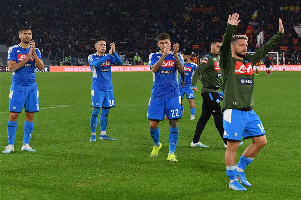 Calcio Napoli assente a Roma: sconfitta meritata con prestazioni individuali sconcertanti