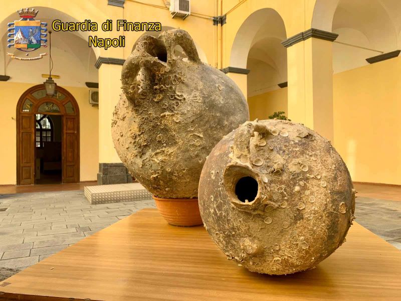 Torre del Greco, blitz della GdF: sequestrati reperti archeologici a imprenditore