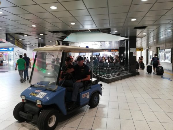 Stazione Centrale di Napoli, drogano e derubano 3 turisti