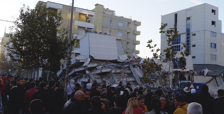 Terremoto in Albania, scossa di magnitudo 6.5: almeno 7 morti e 150 feriti