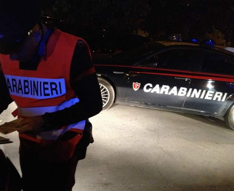 Ariano Irpino: Tentano di rubare quattro trattori all'arrivo dei carabinieri scappano