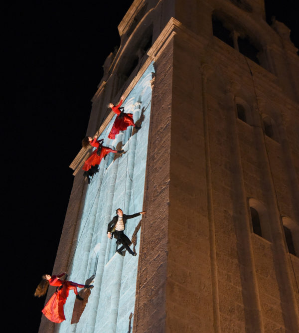 Folla di turisti lungo Corso Italia per il Cortina Fashion Weekend 2019