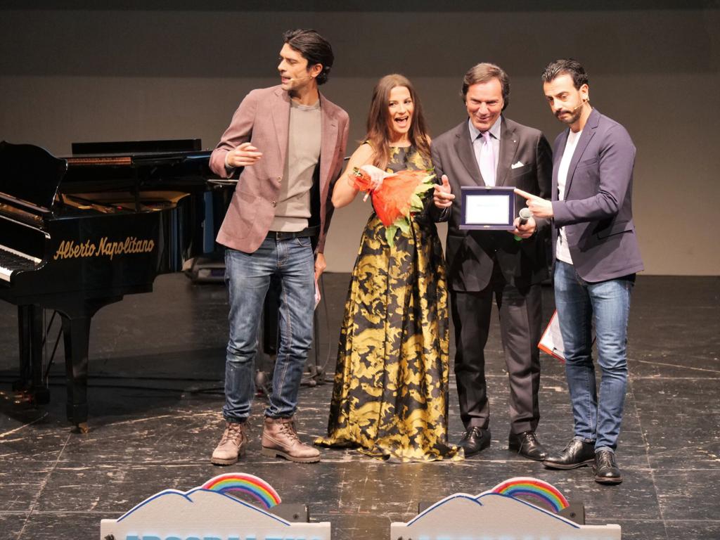 Spettacolo e solidarietà per l'ottava edizione de L'Arcobaleno Napoletano