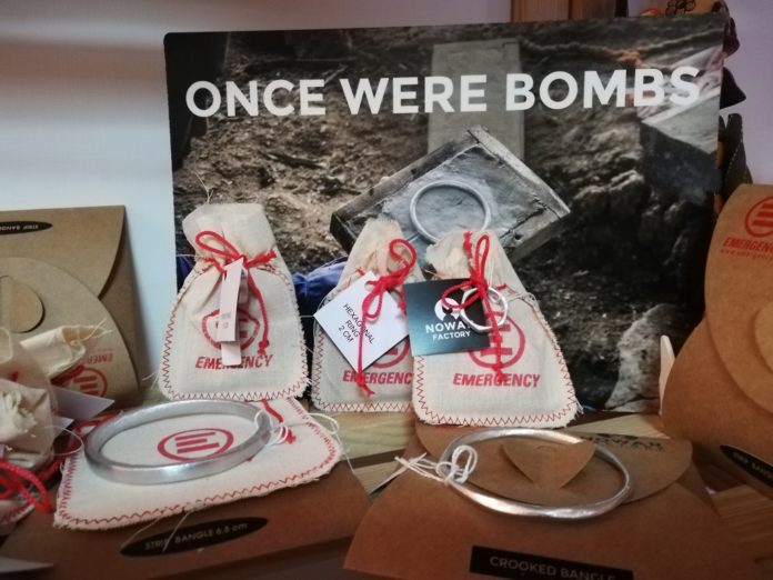 Emergency Regali Di Natale.A Napoli Lo Shopping Solidale Nello Spazio Natale Di Emergency 2a News