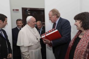 Papa Francesco celebra i 50 anni di sacerdozio con Scholas