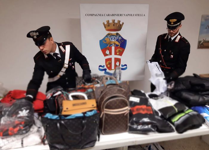 Napoli, controlli nelle aree mercatali: denunce e sequestri dei Carabinieri
