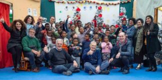 Castel Volturno: carico di doni degli anziani per i bimbi immigrati e bisognosi