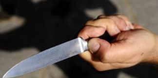 Napoli, accoltella i vicini di terreno e fugge a Fondi: arrestato un 83enne