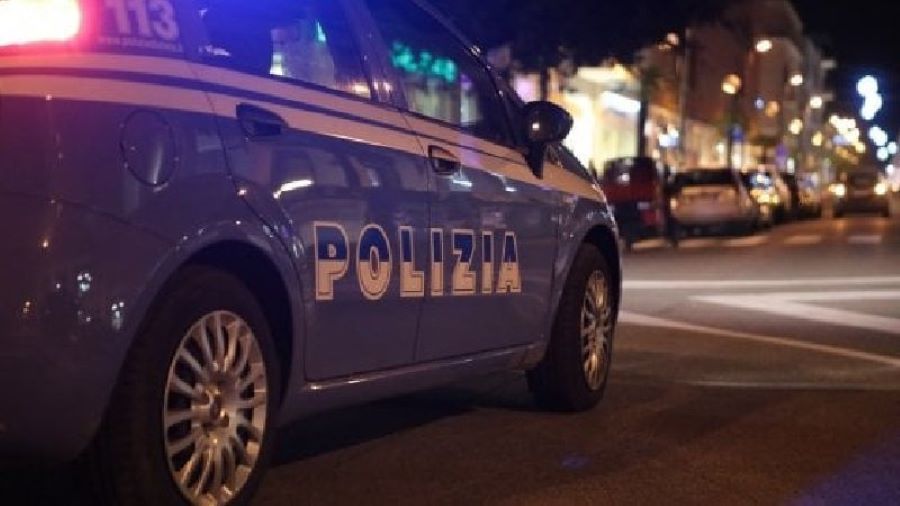  Napoli: festa abusiva in hotel al corso Umberto. Multe per 19 persone