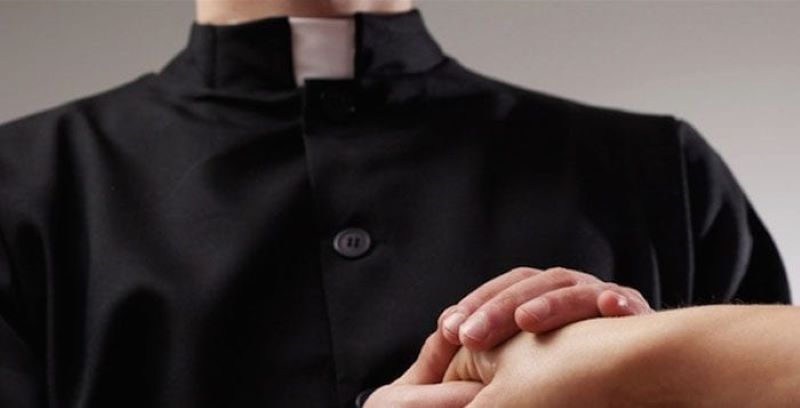 Ercolano, sacerdote arrestato per violenza sessuale su persona disabile: il NOME