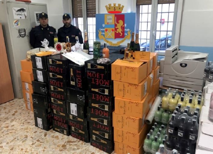 Napoli, scoperto business dei falsi champagne: sequestri e inchieste