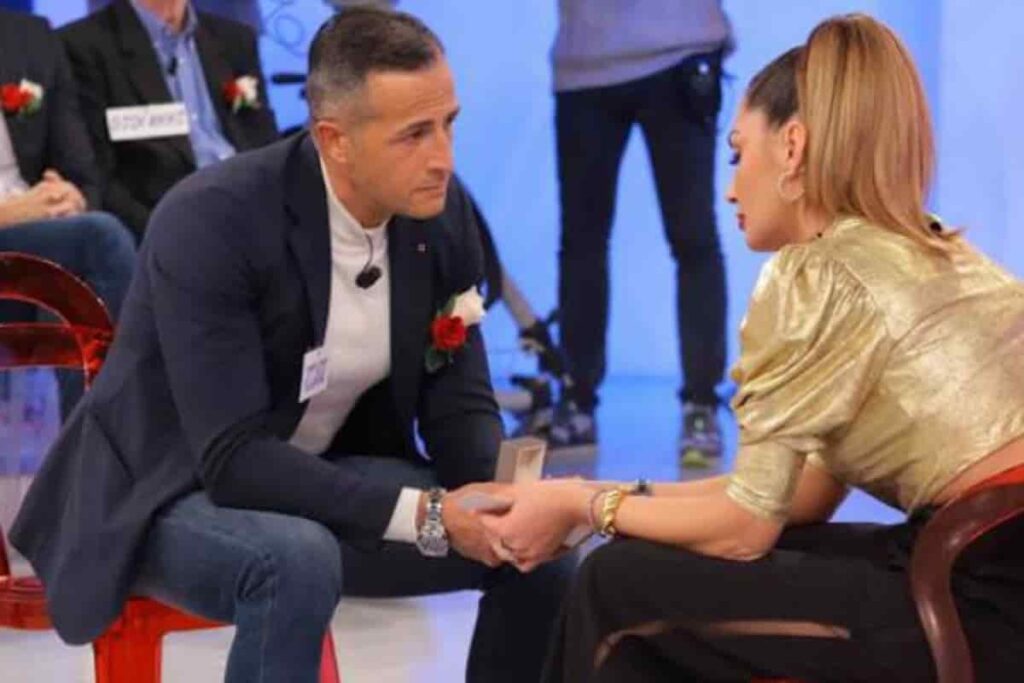 Uomini e Donne, Ida Platano pizzicata a cena con un uomo sulla quarantina Uomini e Donne, Ida Platano pizzicata a cena con un uomo sulla quarantina