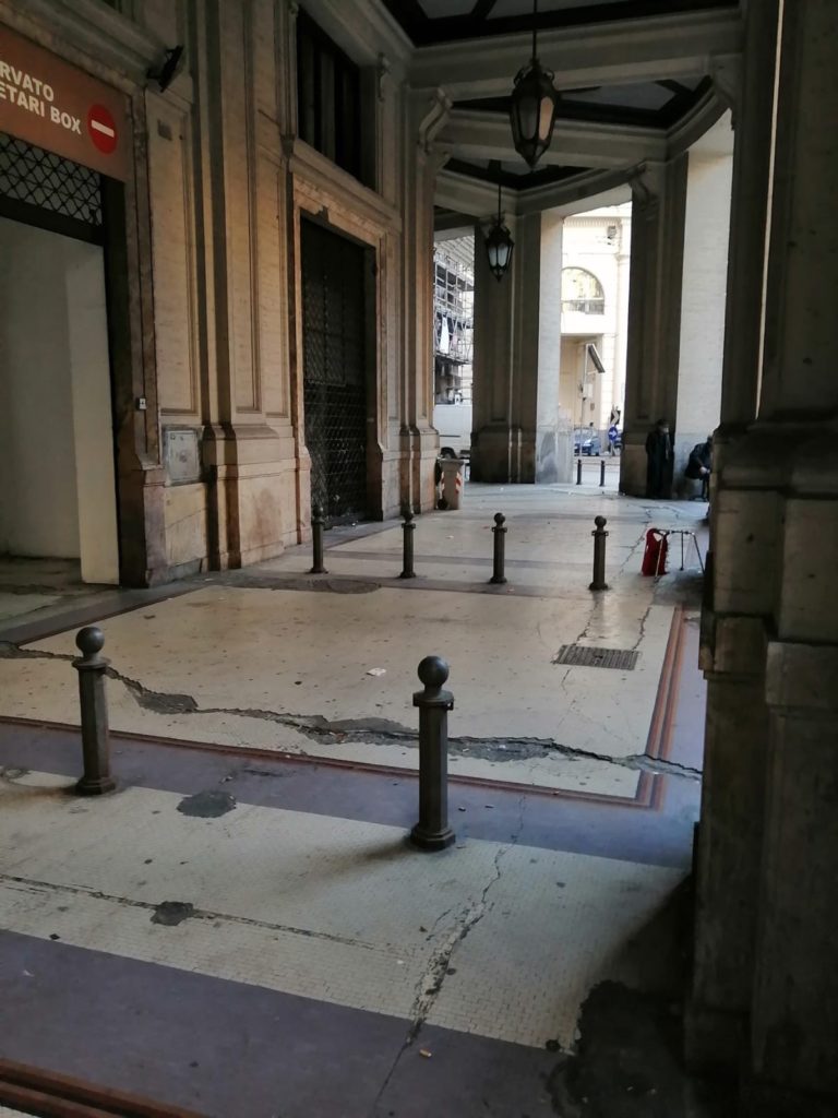 Confcommercio: porticato di via Morelli libero dal degrado. Ora tocca alla Galleria Umberto I [FOTO]