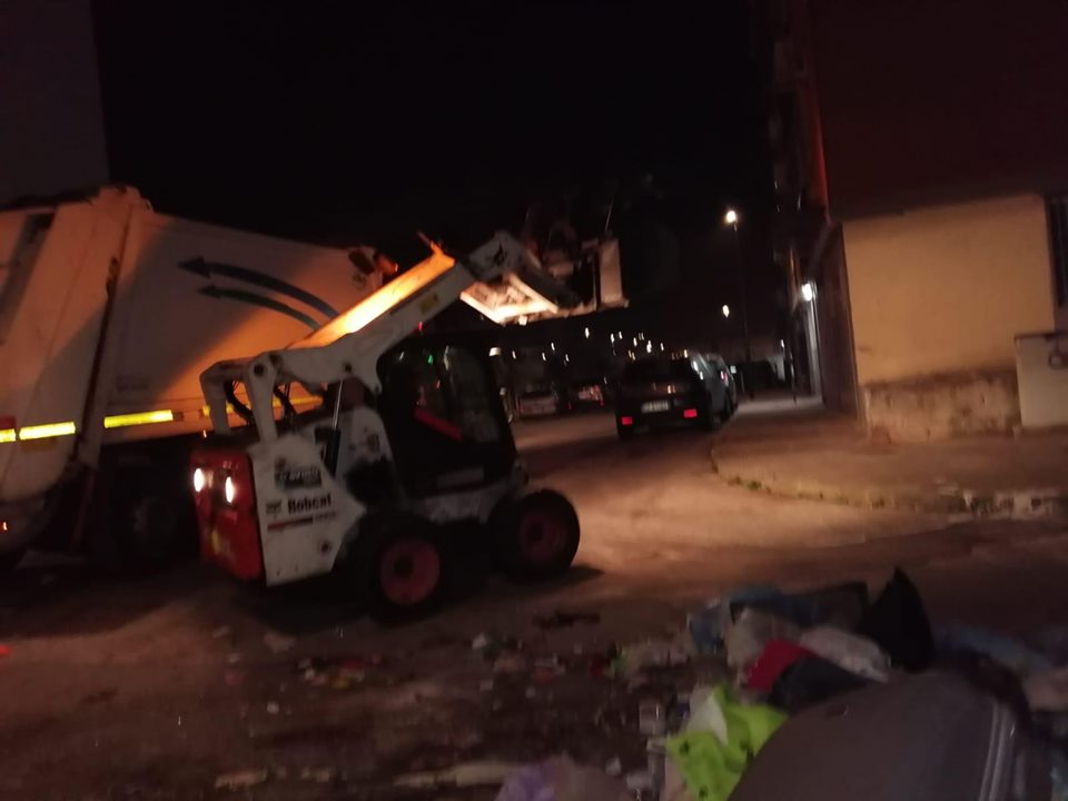 Napoli, Ponticelli: E' partita la bonifica dei rifiuti in viale Carlo Miranda [Foto]