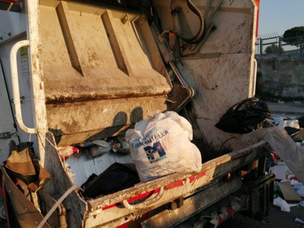 Napoli, Ponticelli: E' partita la bonifica dei rifiuti in viale Carlo Miranda [Foto]