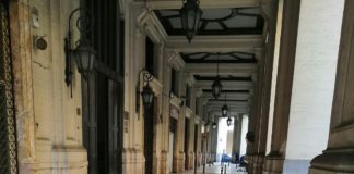 Confcommercio: porticato di via Morelli libero dal degrado. Ora tocca alla Galleria Umberto I [FOTO]