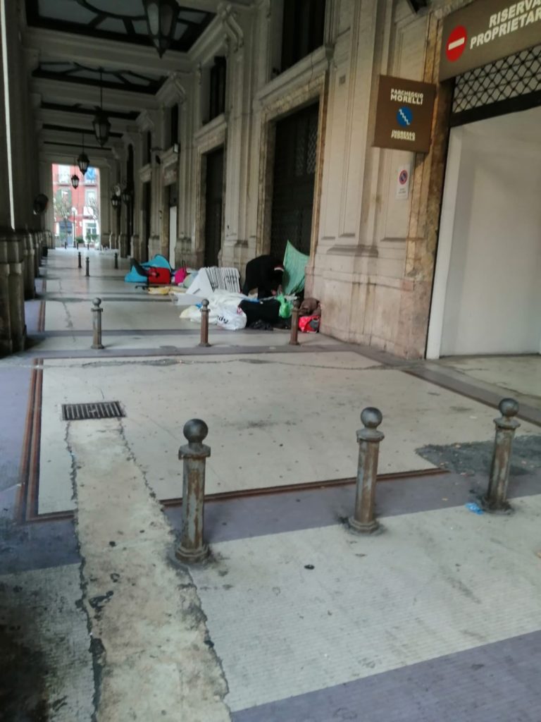 Confcommercio: porticato di via Morelli libero dal degrado. Ora tocca alla Galleria Umberto I [FOTO]