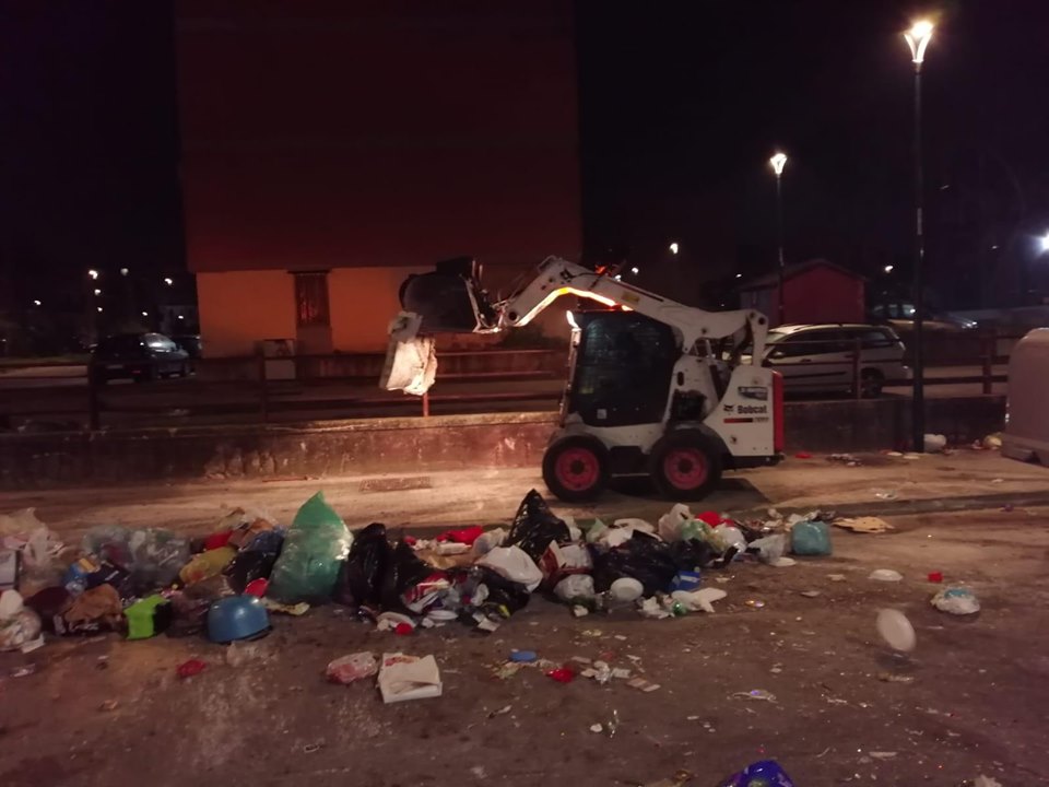 Napoli, Ponticelli: E' partita la bonifica dei rifiuti in viale Carlo Miranda [Foto]