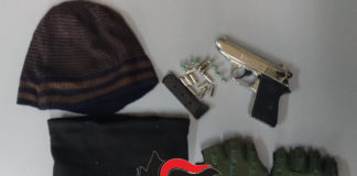 Pozzuoli, sorpreso armato davanti a una farmacia: arrestato