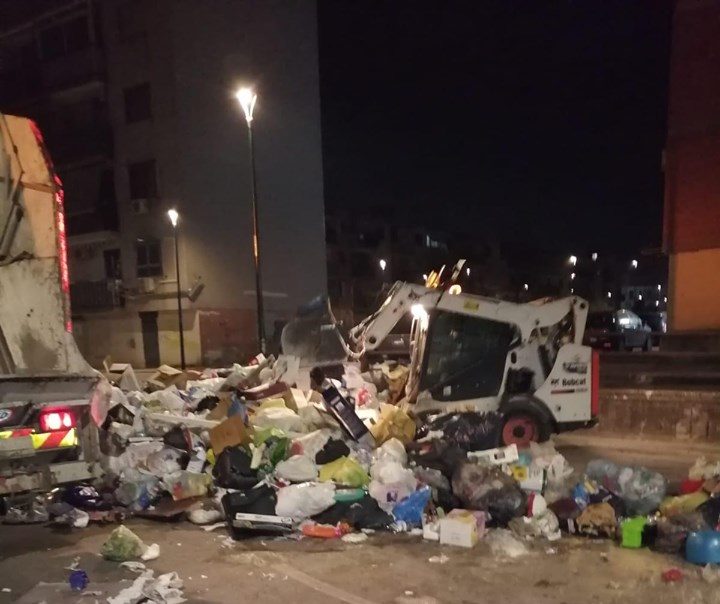 Napoli, Ponticelli: E' partita la bonifica dei rifiuti in viale Carlo Miranda [Foto]