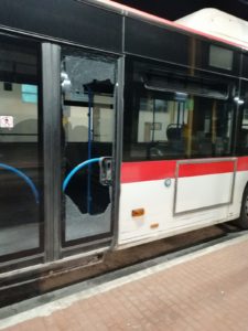 Paura a Casoria, raid vandalico di una baby gang su un bus Anm