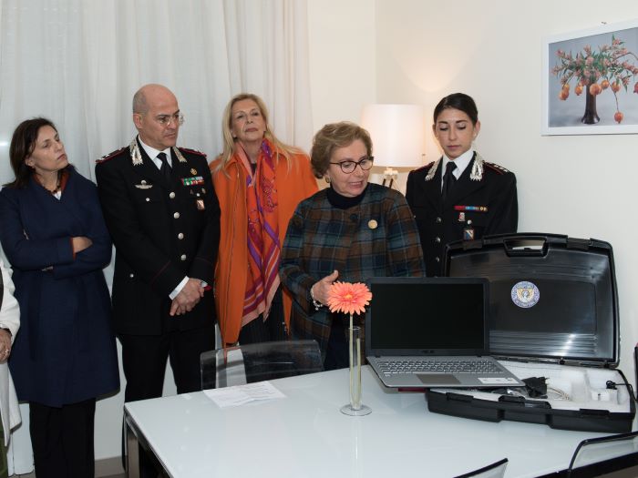 Soroptimist dona all’Arma un kit per registrare denunce delle vittime di violenza 