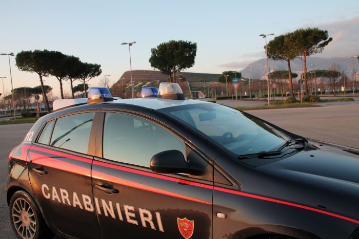 Nola: Tenta di rubare un'auto nel parcheggio del centro commerciale. IL NOME