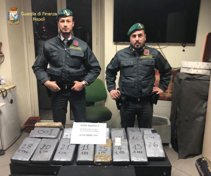 Napoli, blitz della Guardia di Finanza: sequestrati 33 kg di cocaina e un arresto