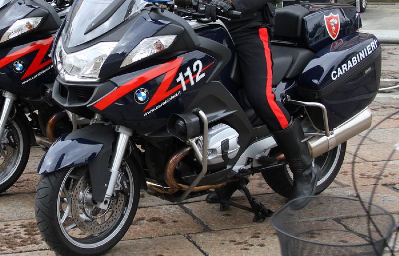Tenta la fuga dopo l’alt dei Carabinieri, motociclista 20enne arrestato: IL NOME