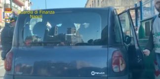 Napoli, scoperti tassisti abusivi con auto senza revisione