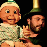 Riflessioni e risate amare al Madrearte con “La voce del Rifiuto” di Antonio Diana