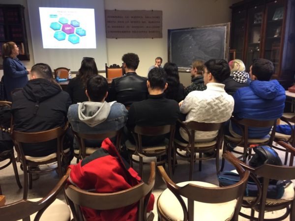 Gli allievi dell’Istituto Caselli-De Sanctis di Napoli in formazione presso i laboratori dell’IRC